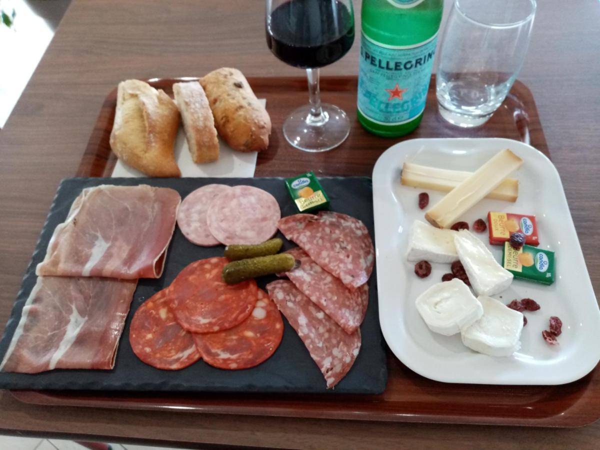Hotel Campanile Saintes Zewnętrze zdjęcie