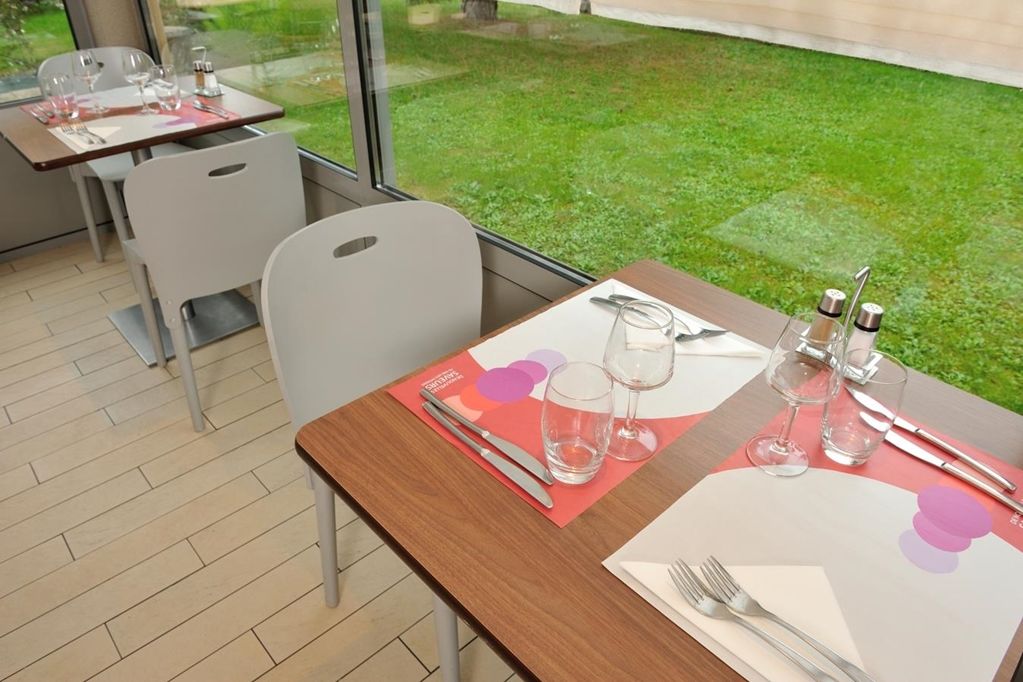 Hotel Campanile Saintes Restauracja zdjęcie