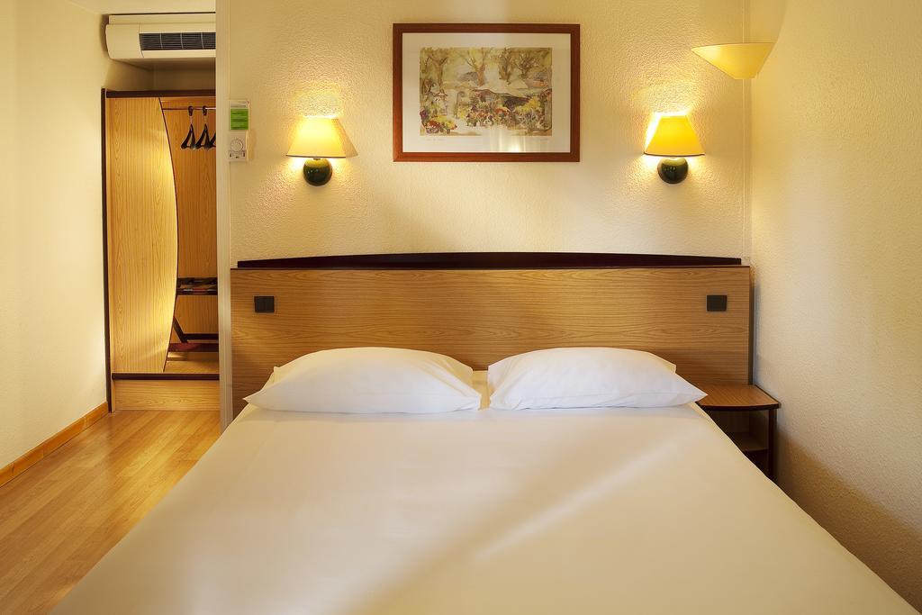 Hotel Campanile Saintes Zewnętrze zdjęcie