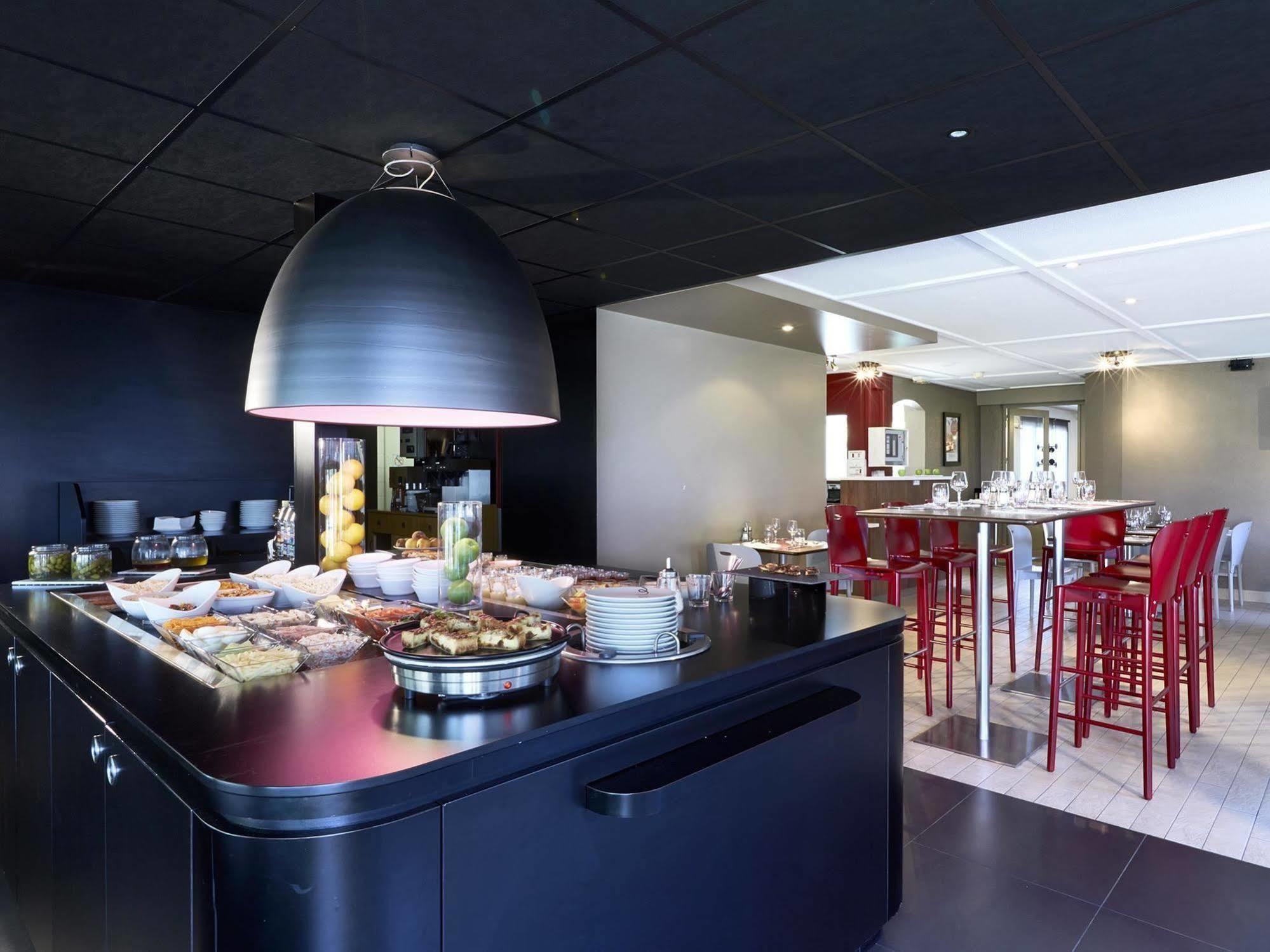 Hotel Campanile Saintes Zewnętrze zdjęcie